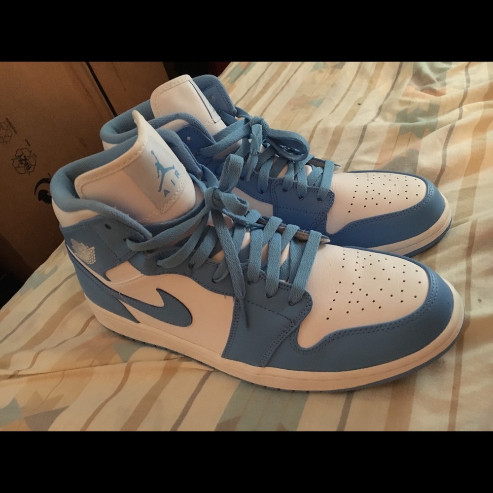 Air Jordan Retro 1s UNC